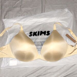 NWT Skims Wireless Form Push Up Bra